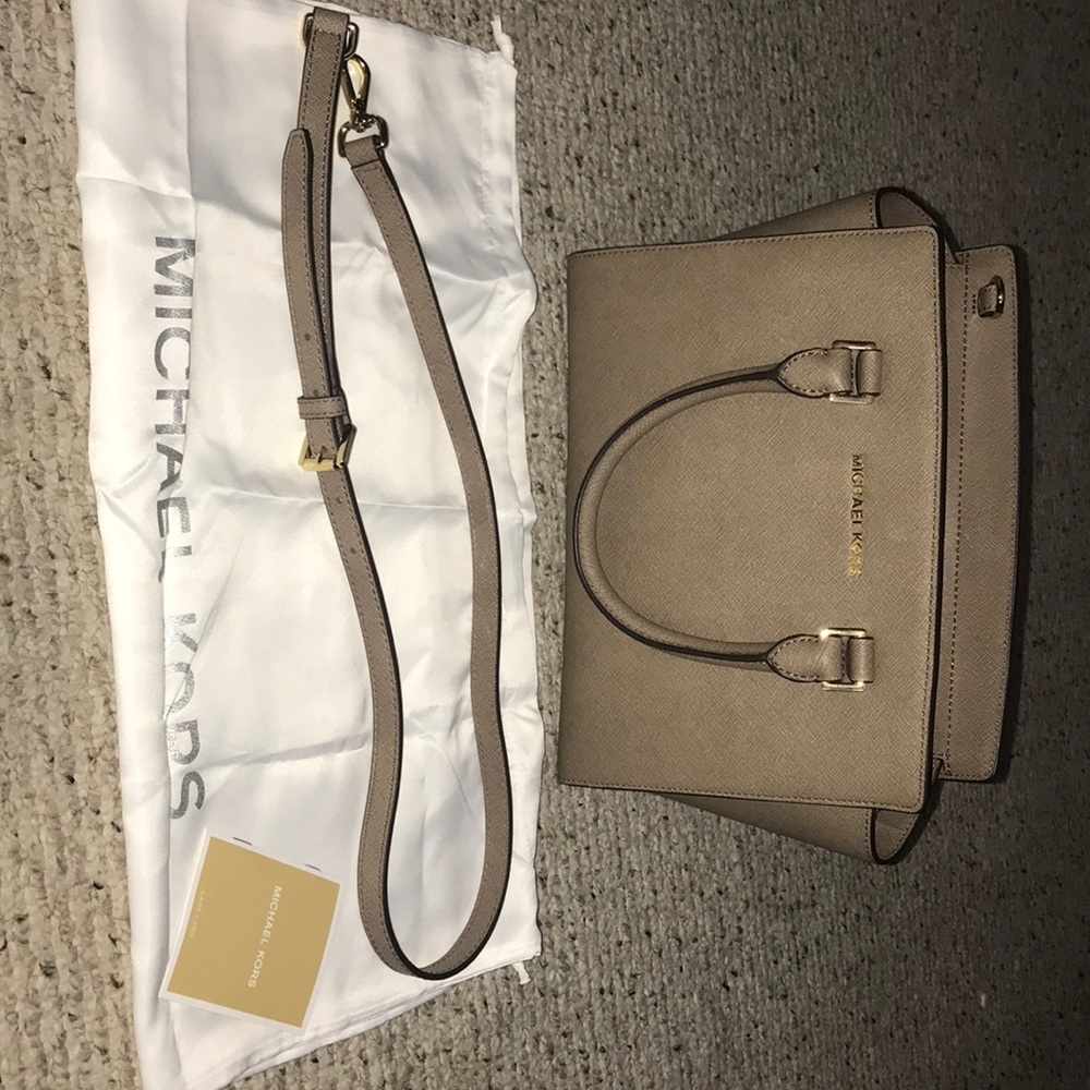 Michael Kors Medium Selma Bag (100% authentic)